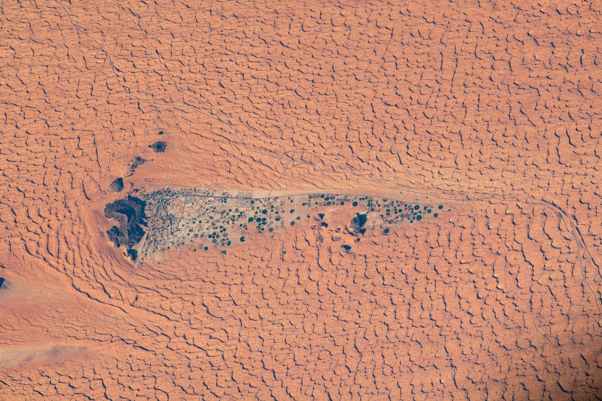 Vue depuis l'ISS de Jubbah et du désert du Néfoud en Arabie Saoudite