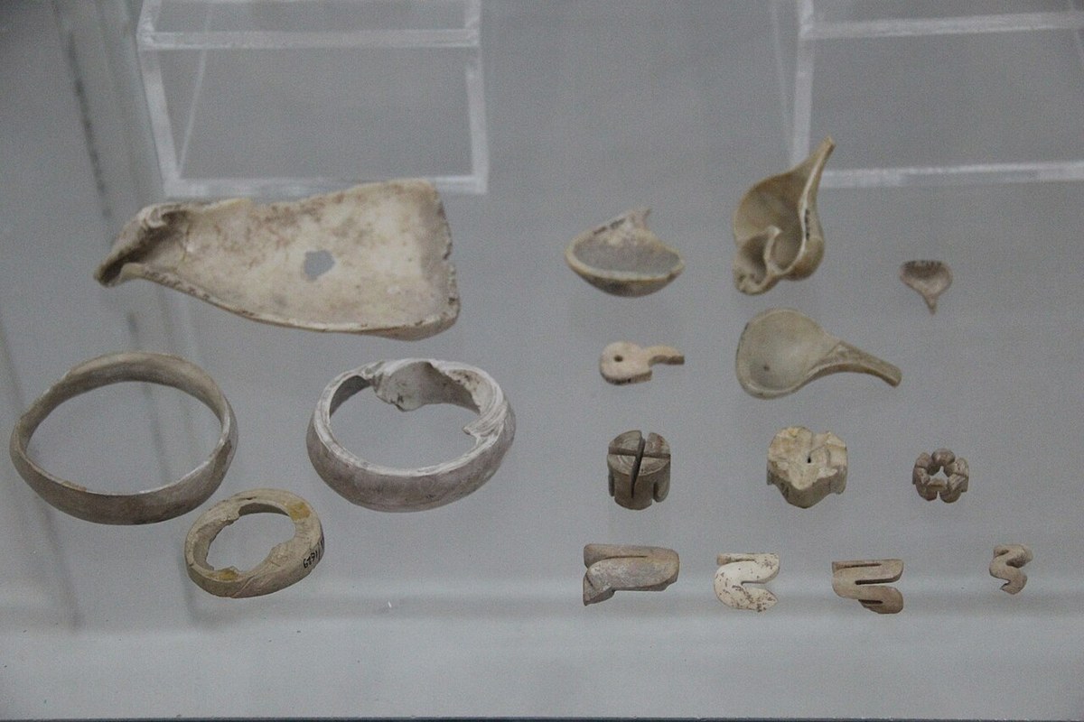 Harappan shell bracelets and shell artifacts from the Indus Valley civilization