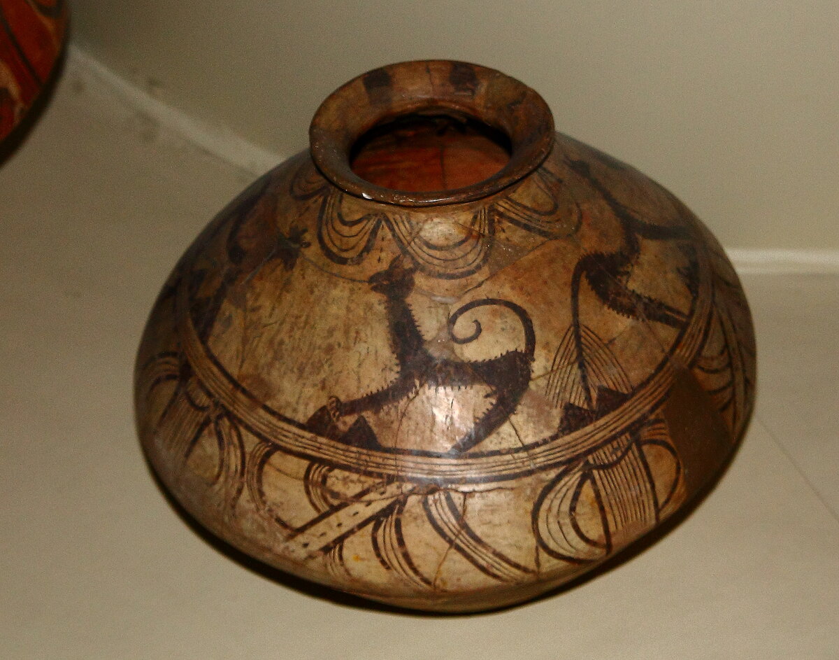 Cucuteni-Trypillia vessel with painted spiral decoration, late period