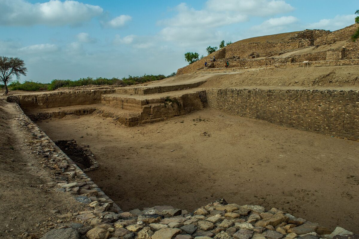 Réservoir d'eau taillé et maçonné sur le site de Dholavira, Gujarat