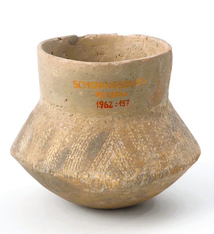 Vase de la culture de la céramique cordée