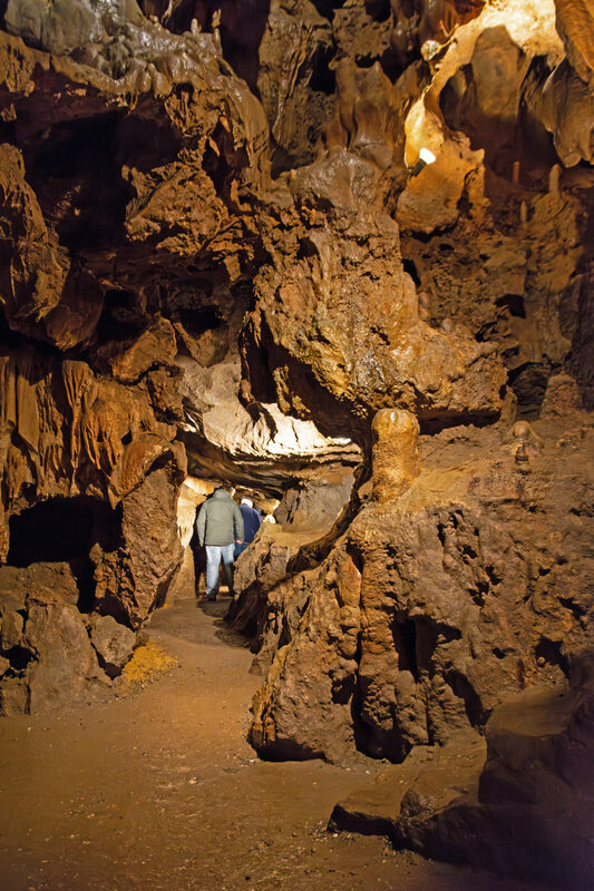 Entrée des grottes de Goyet en Wallonie, Belgique