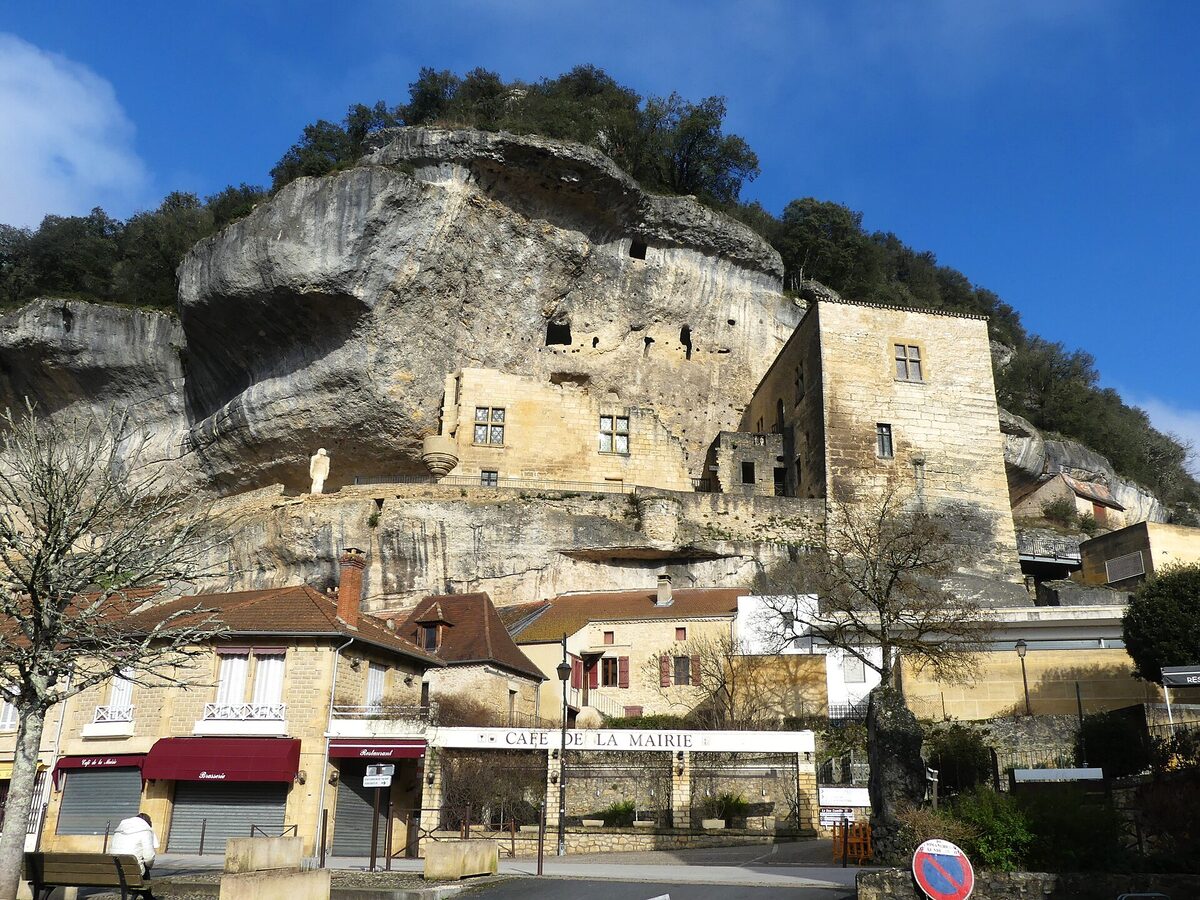 Limestone cliff and the village of Les Eyzies-de-Tayac in the Vézère valley