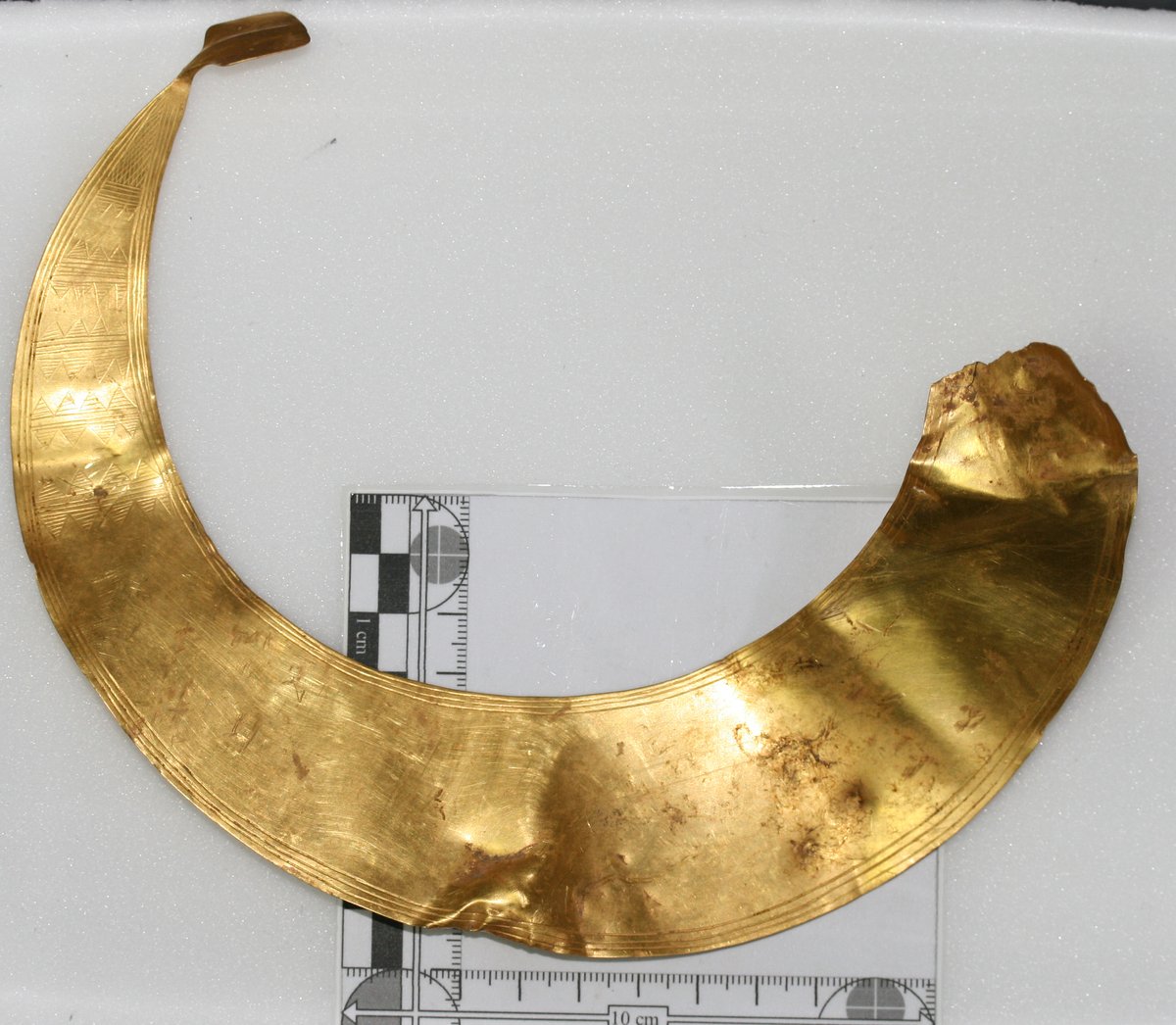 Early Bronze Age gold lunula, Ireland