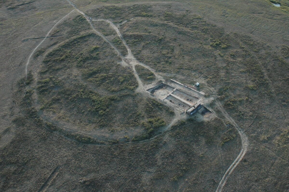 Le grand kourgane de Maïkop, vaste tumulus de l'âge du bronze ancien en Adyguée
