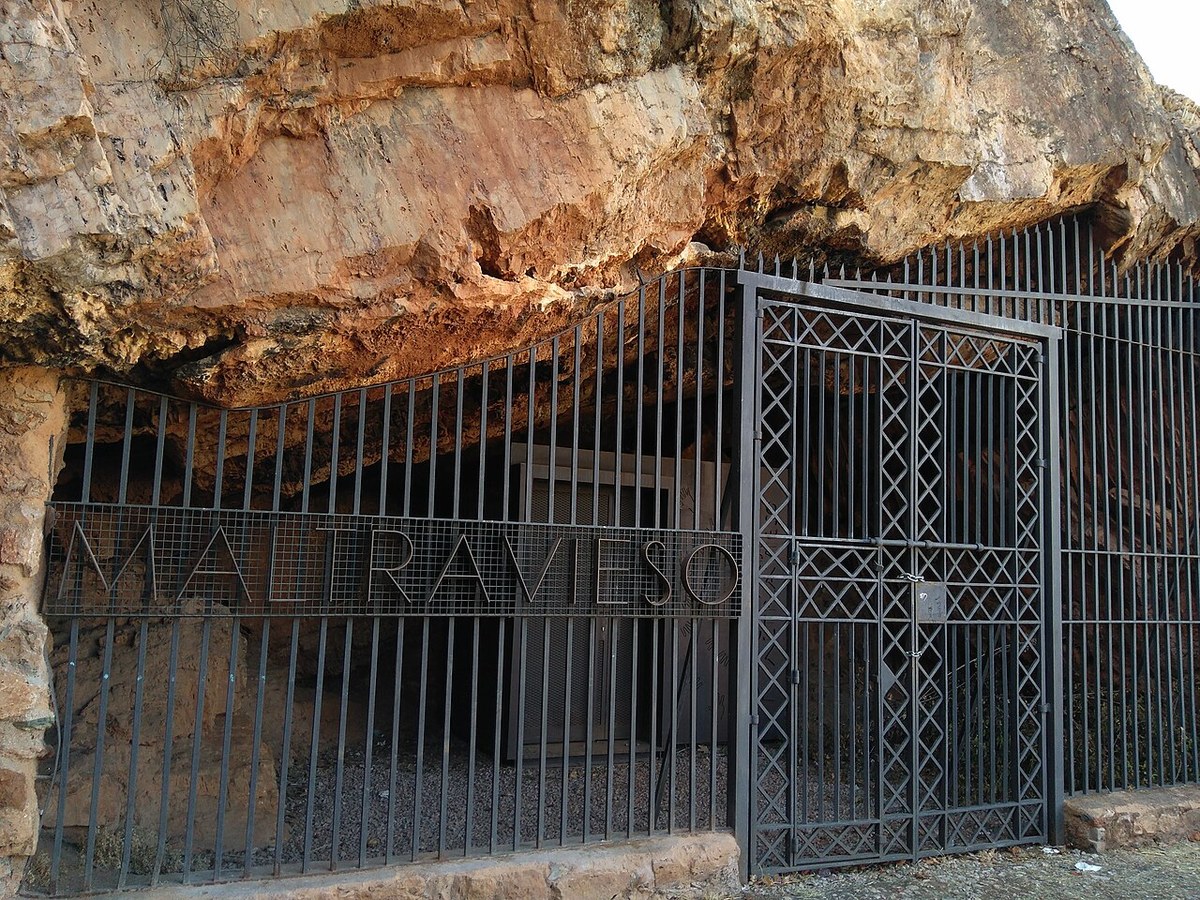 Entree de la grotte de Maltravieso a Caceres, Espagne