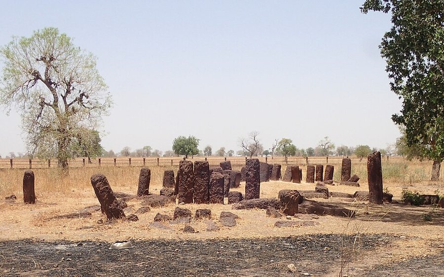 Vue du site megalithique de Sine Ngayene, Senegal