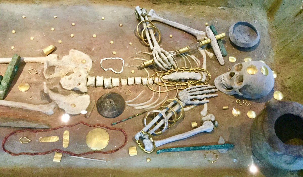 Reconstruction of the gold funerary objects from Grave 43 of the Varna chalcolithic necropolis
