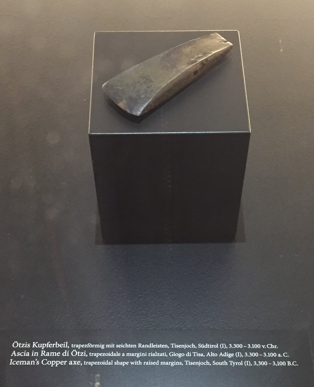 Reconstitution de la hache en cuivre d'Ötzi