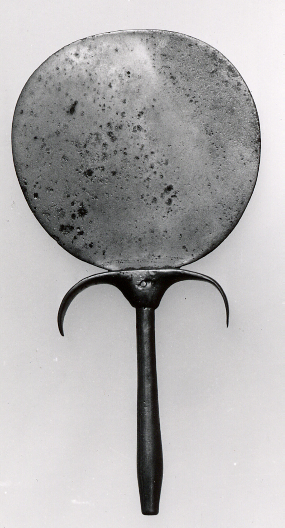 Miroir métallique poli de l'Égypte ancienne, Metropolitan Museum