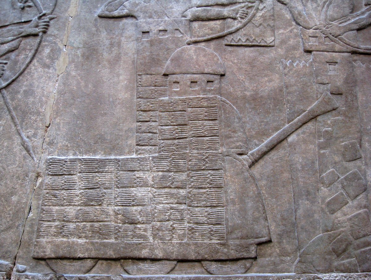 Bélier de siège assyrien, relief antique