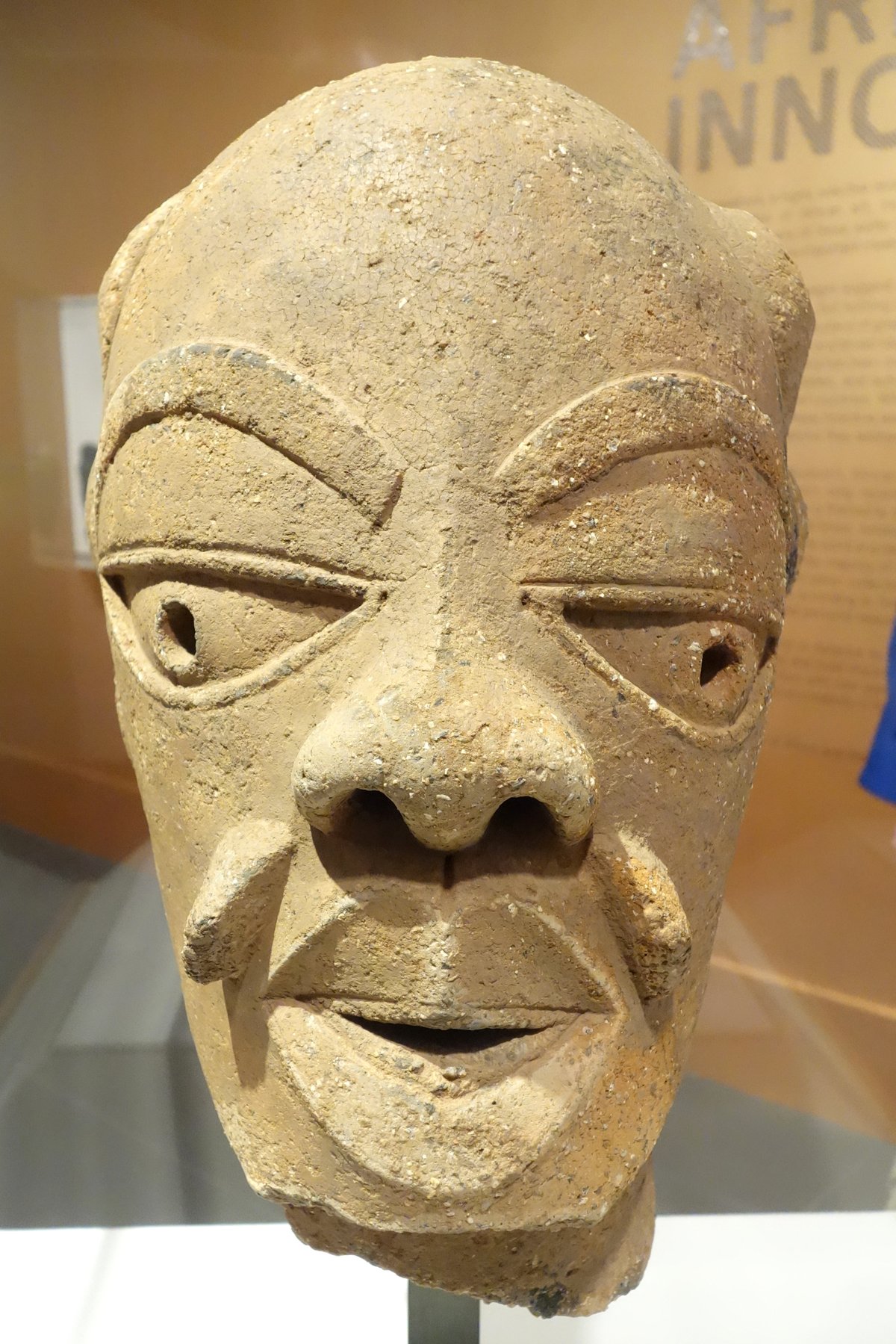 Tete masculine Nok en terre cuite, culture Nok, Nigeria, 550-50 av. J.-C., Brooklyn Museum