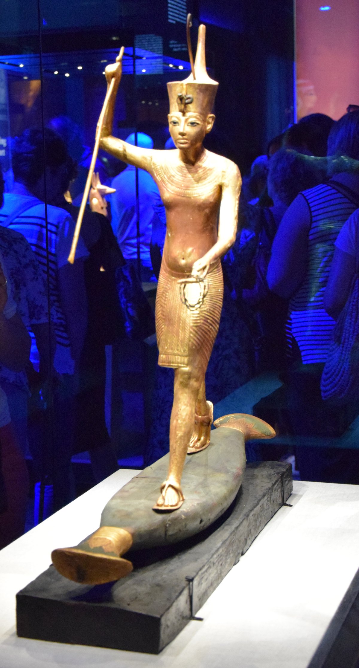 Harponneur dore du tresor de Toutankhamon, exposition Paris - Wikimedia Commons CC BY-SA 3.0